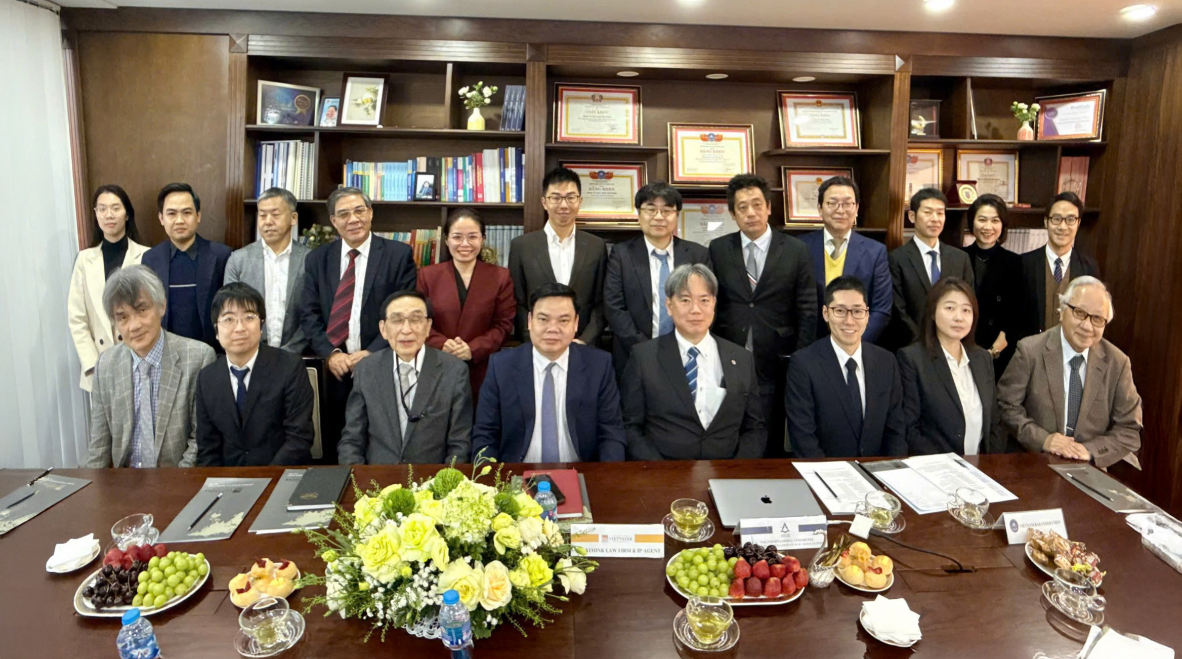 ĐOÀN CÔNG TÁC CỦA HIỆP HỘI LUẬT SƯ MIỀN TRUNG NHẬT BẢN THĂM CÔNG TY LUẬT VIETTHINK